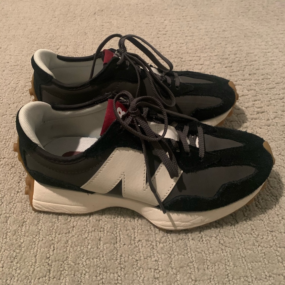 New Balance 327! Brand new- only worn once!